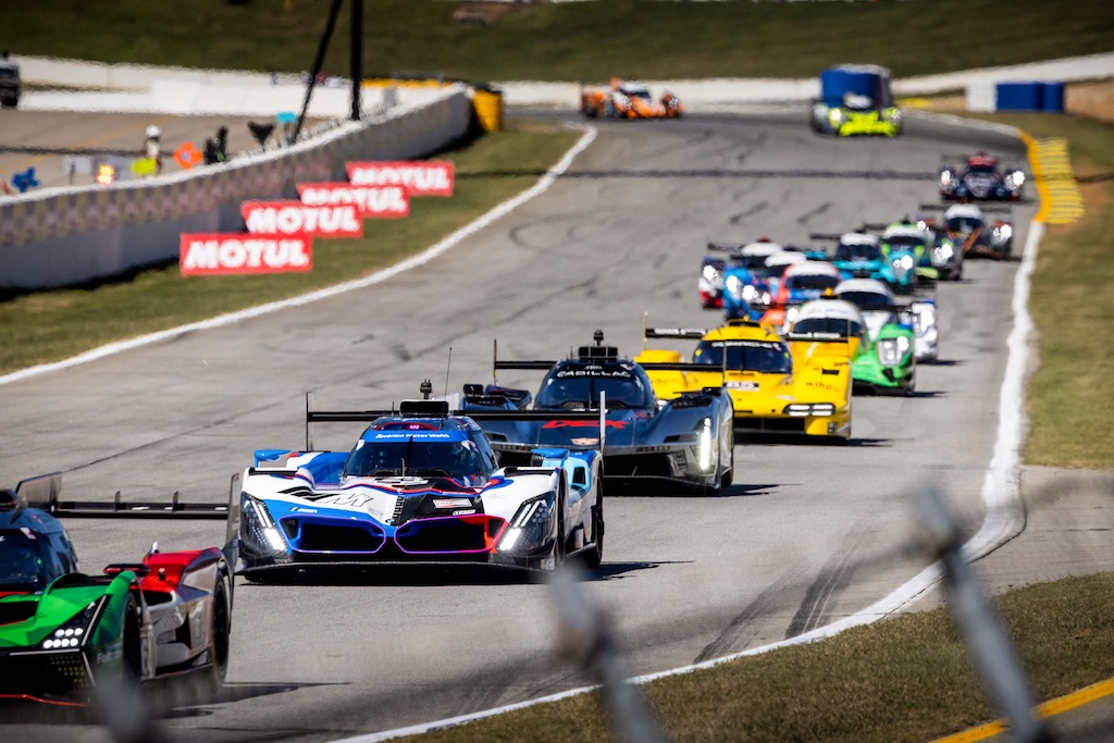 Kevin Magnussen ramt af sort uheld kort før mål. 
(Foto: BMW M Motorsport)